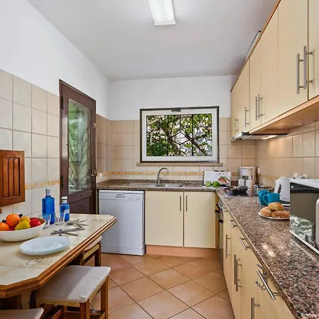 Emilio Pequena By וילה *