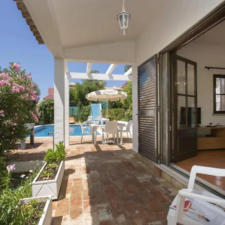 Emilio Pequena By וילה *